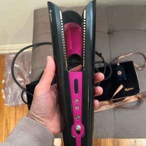 Dyson hair straighter